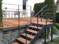 Holzbelag für Terrasse mit Treppe